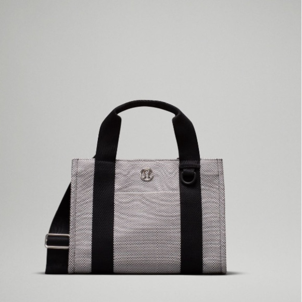 Like new, lululemon two-tone canvas tote bag *mini 4L